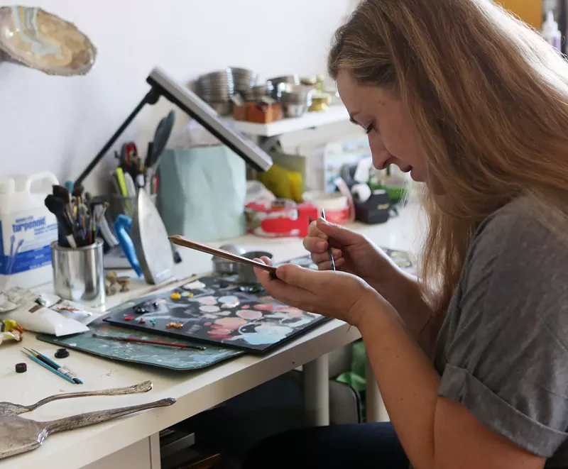 Image: Learn to make oil painting on found objects with Laura Spalding Best.
