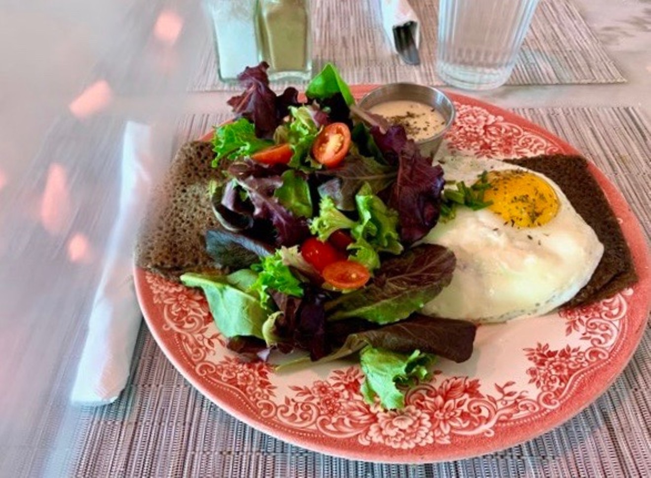 https://media2.phoenixnewtimes.com/phx/imager/7-spots-for-great-crepes-in-metro-phoenix/u/magnum/11488268/duc_liao_for_merci_french_cafe.jpg?cb=1642609087
