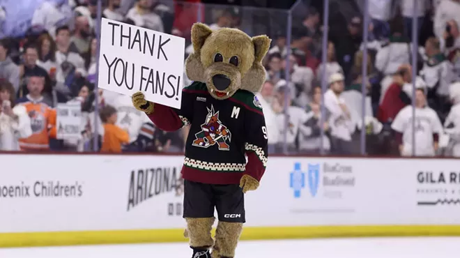 the arizona coyotes mascot with a "thank you fans" sign