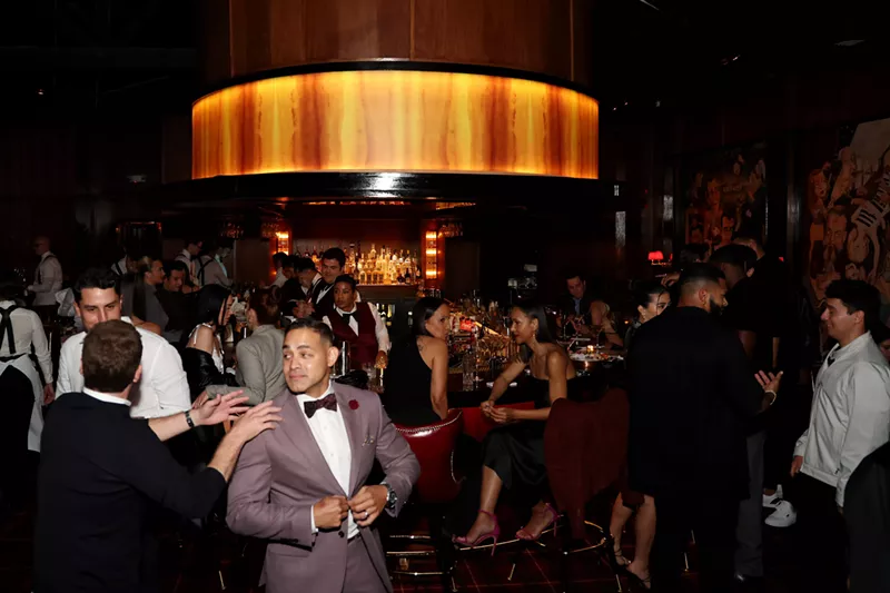 Image: Drake's Hollywood dining room and bar.