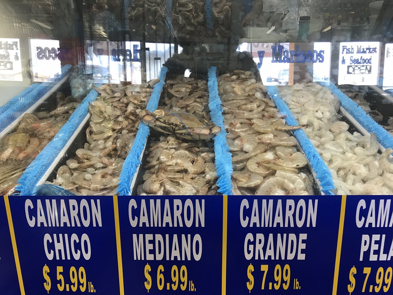 Slots of fresh shrimp for sale at Pescaderia Mi Lindo Guaymas.