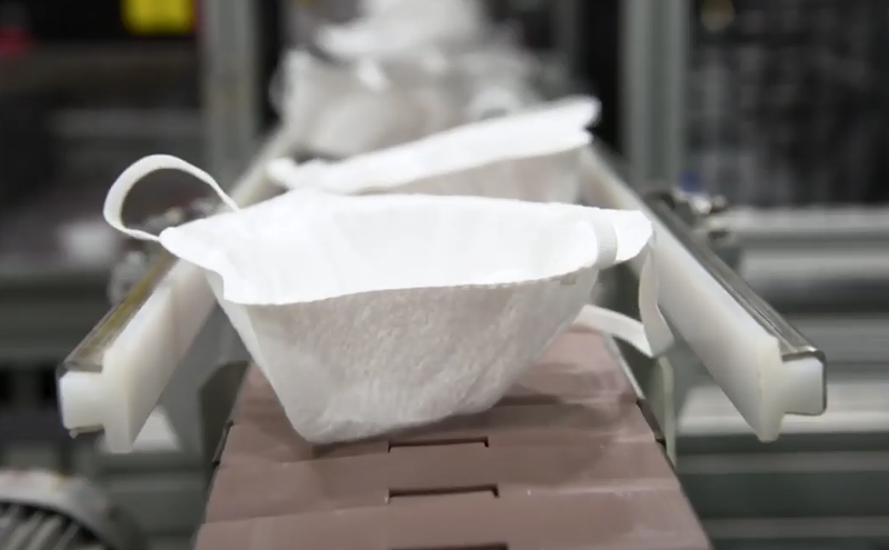 Image: Arizona N95 Mask Manufacturer Laid Off Hundreds, Despite Omicron Surge