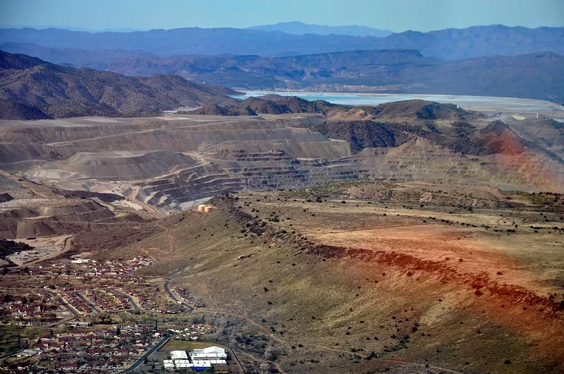 Image: The Bagdad copper mine and Freeport-McMoRan company town.