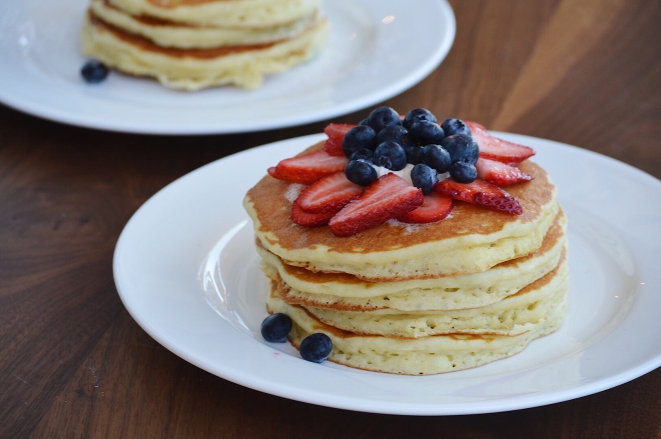 Arizona's first Elly's Brunch & Cafe is opening next week, and it's bringing its fluffy pancakes with it from Chicago.