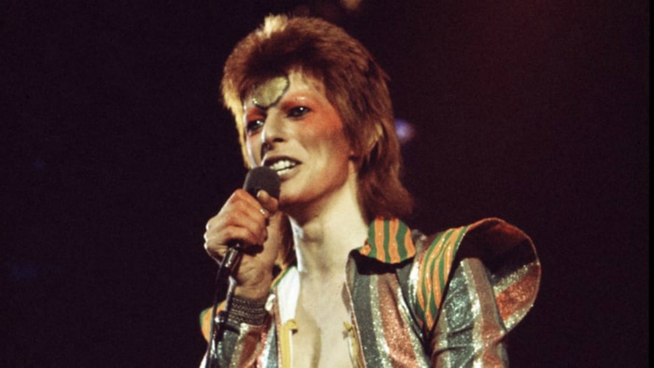 David Bowie as Ziggy Stardust, jamming good with Weird and Gilly.