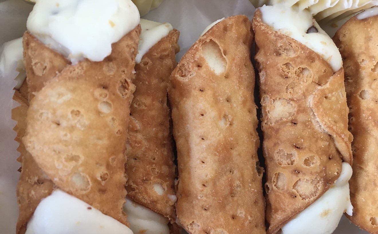 Bagels and Cannolis at New York West Bakery in Sun City