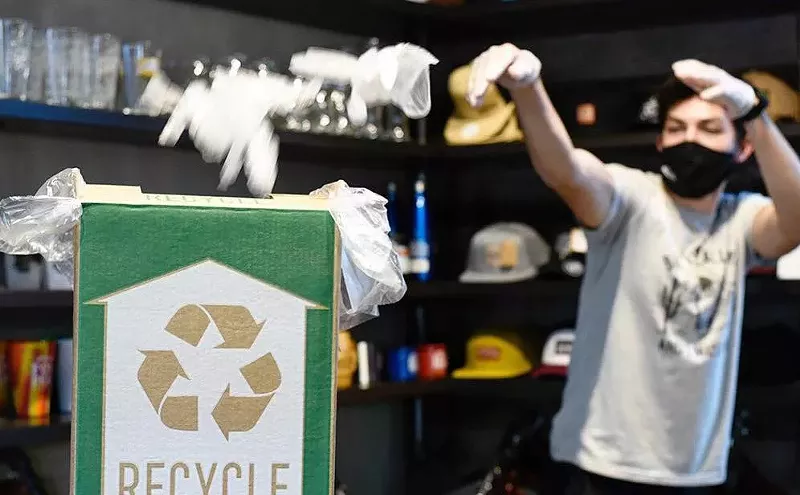 Image: Booze News: Dive Bikes for Palo, Free Beer for PPE, and New Local Wine Labels