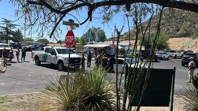 border patrol agents arrest people in bisbee