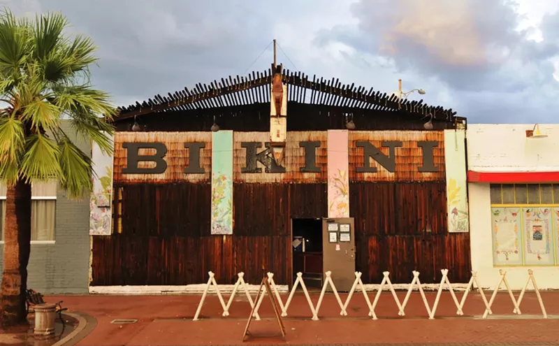 Image: BYOF: 17 Bars Where You Can Bring Your Own Food in the PHX