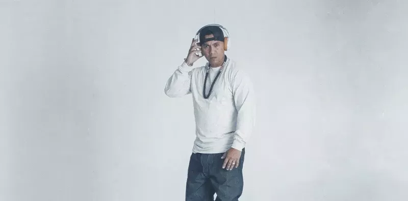 Image: Conejo isn't listening to hip-hop