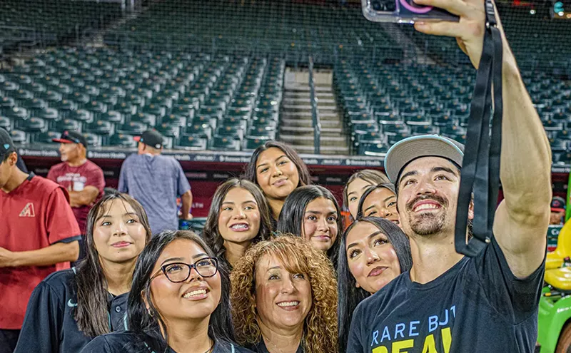 Image: D-backs star Corbin Carroll stuns Arizona teens with custom jerseys