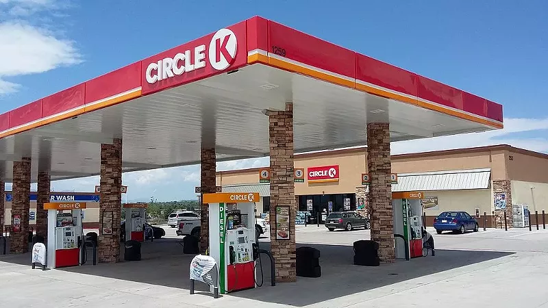 Image: Watch those dogs at Circle K.