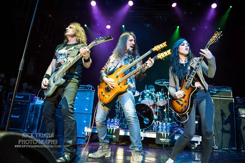 Image: Alex Snowden on stage with Dave Ellefson and Ron "Bumblefoot" Thal