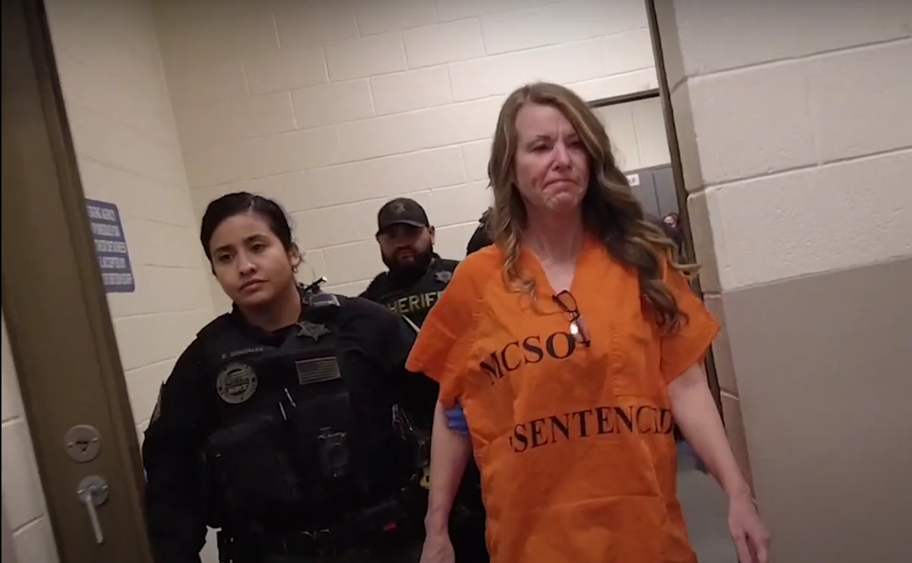 Doomsday Mom back in Arizona to face murder charges