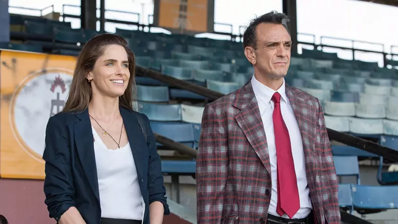 Image: Last antiheroes standing: Amanda Peet and Hank Azaria.