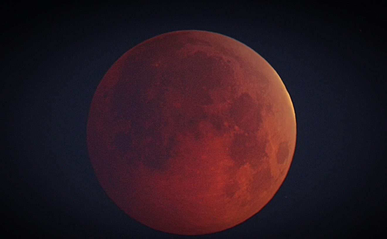 Here's when to see the supermoon and lunar eclipse over Arizona on Tuesday