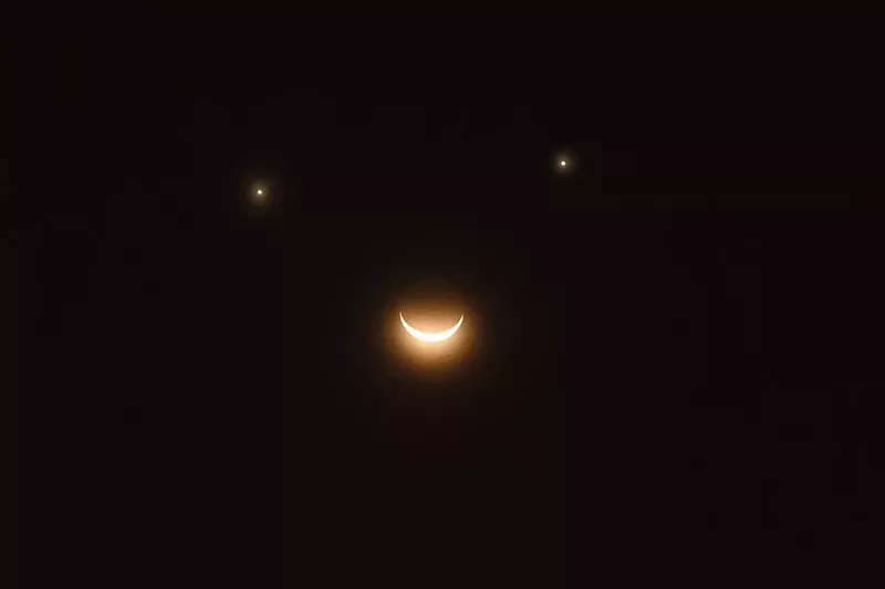 Image: The moon and planets in the sky