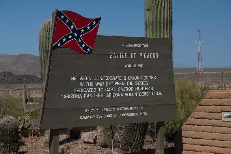 Image: A monument commemorating the battle of Picacho Pass.