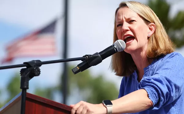 Image: Kris Mayes says it's ‘bullshit’ that ICE agents wear masks