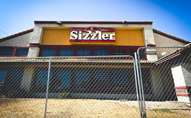 Image: Last Phoenix Sizzler location closes after decades in the Valley