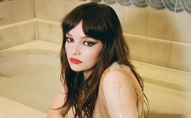 Image: CHVRCHES' Lauren Mayberry goes solo, brings Phoenix her new groove