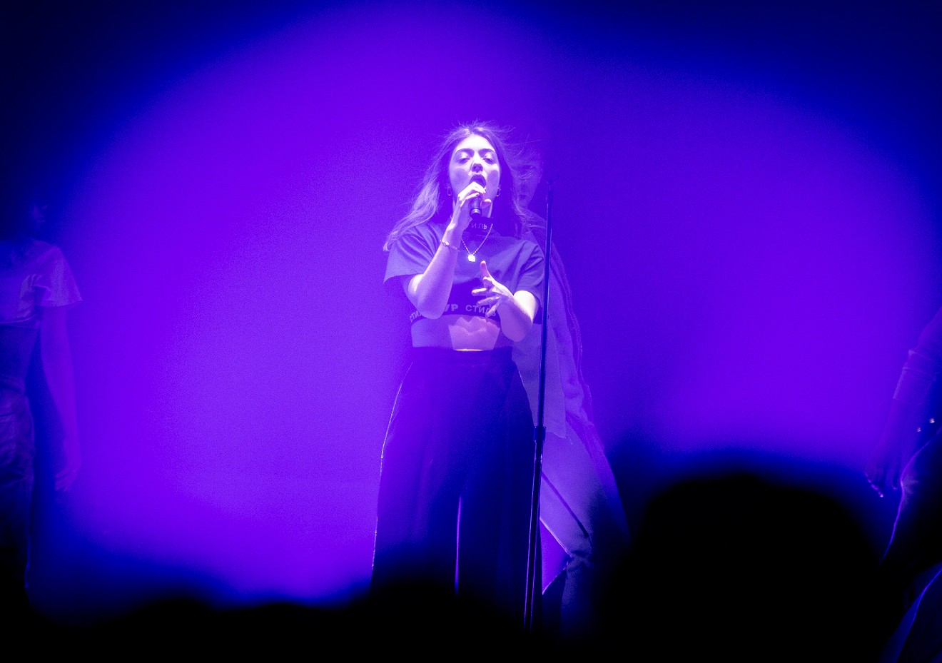 Lorde brought her dark pop to Glendale.