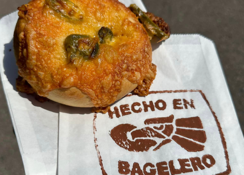 Image: Bagelero bag and bagel.