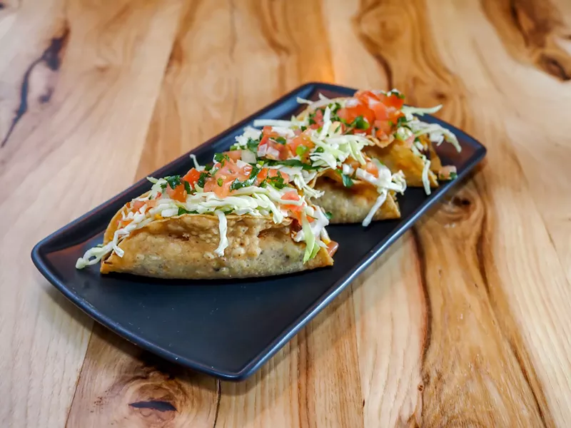 Image: CRUjiente Tacos is one of the Phoenix restaurants featured in "American Tacos: A History and Guide."