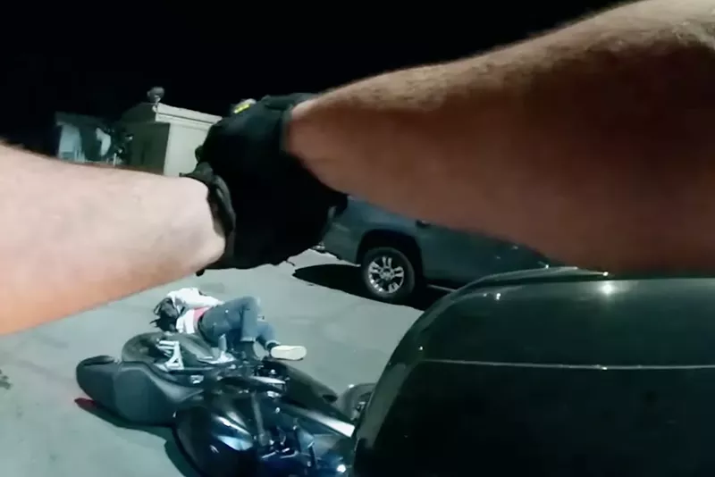 Image: Mesa police officer tases man