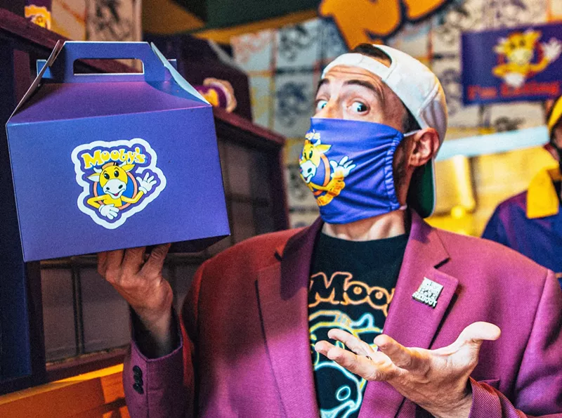 Image: Director, podcaster, and geek icon Kevin Smith with a Mooby's to-go order.