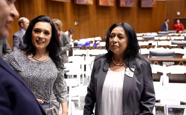 Image: Mother-daughter politicians tried to smuggle weapon into Maryvale High