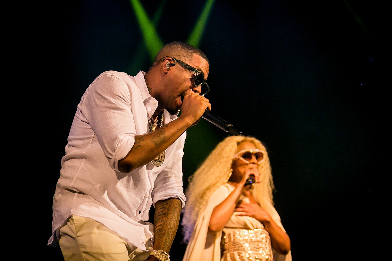 Mary J. Blige and Nas arrive onstage at Ak-Chin Pavilion.