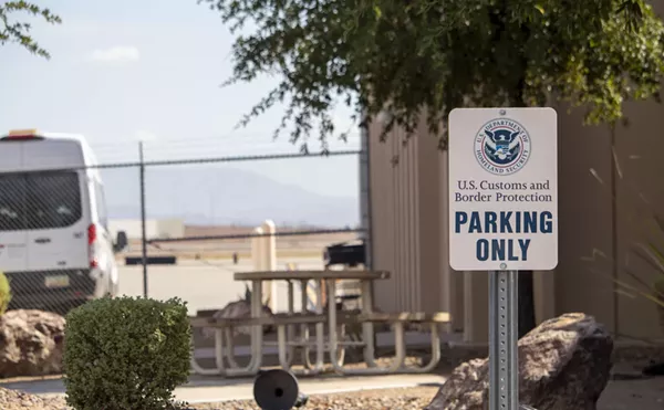 Image: There’s a little-known ICE facility at a suburban Phoenix airport