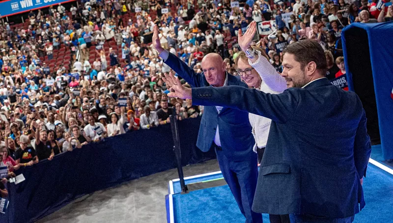Image: mark kelly, gabby giffords and ruben gallego wave to a crowd
