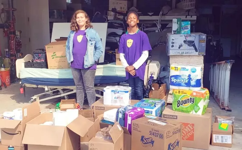 Image: New Kinds of Aid Groups Have Sprung Up in Arizona Amid the Outbreak