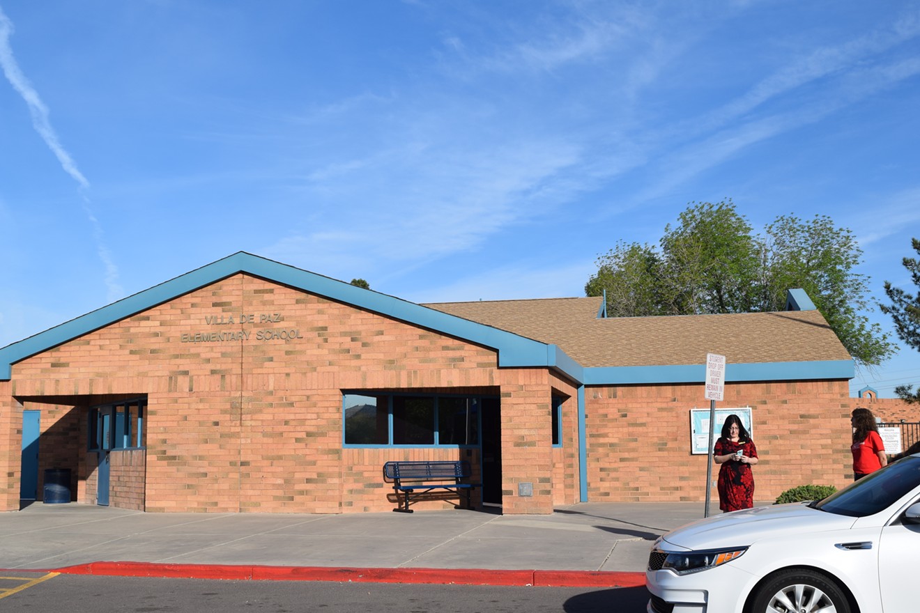 Parents arriving to drop off their kids at Villa De Paz Elementary School were informed that the school was closed. Teachers at this school and eight others in the Pendergast Elementary District called in sick for the #RedForEd movement.