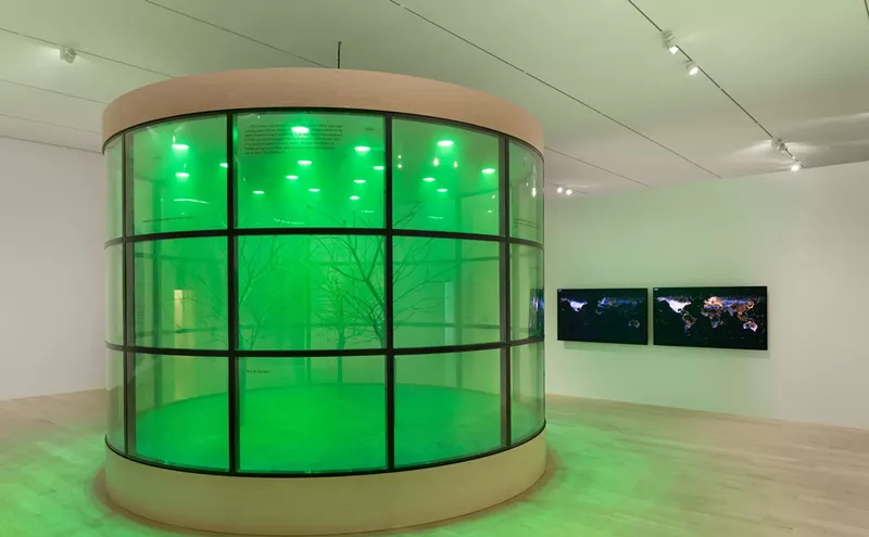 Image: Phoenix Art Museum’s Gaines exhibit hypnotizes viewers into thought