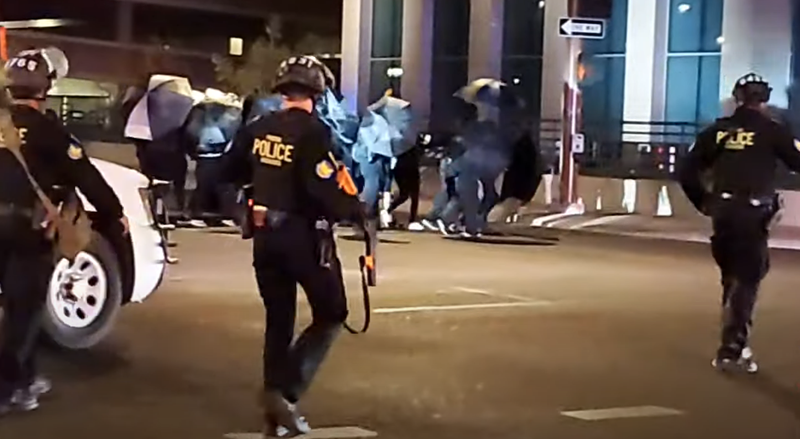 Image: Phoenix Police move in to arrest demonstrators at the October 17 protest.