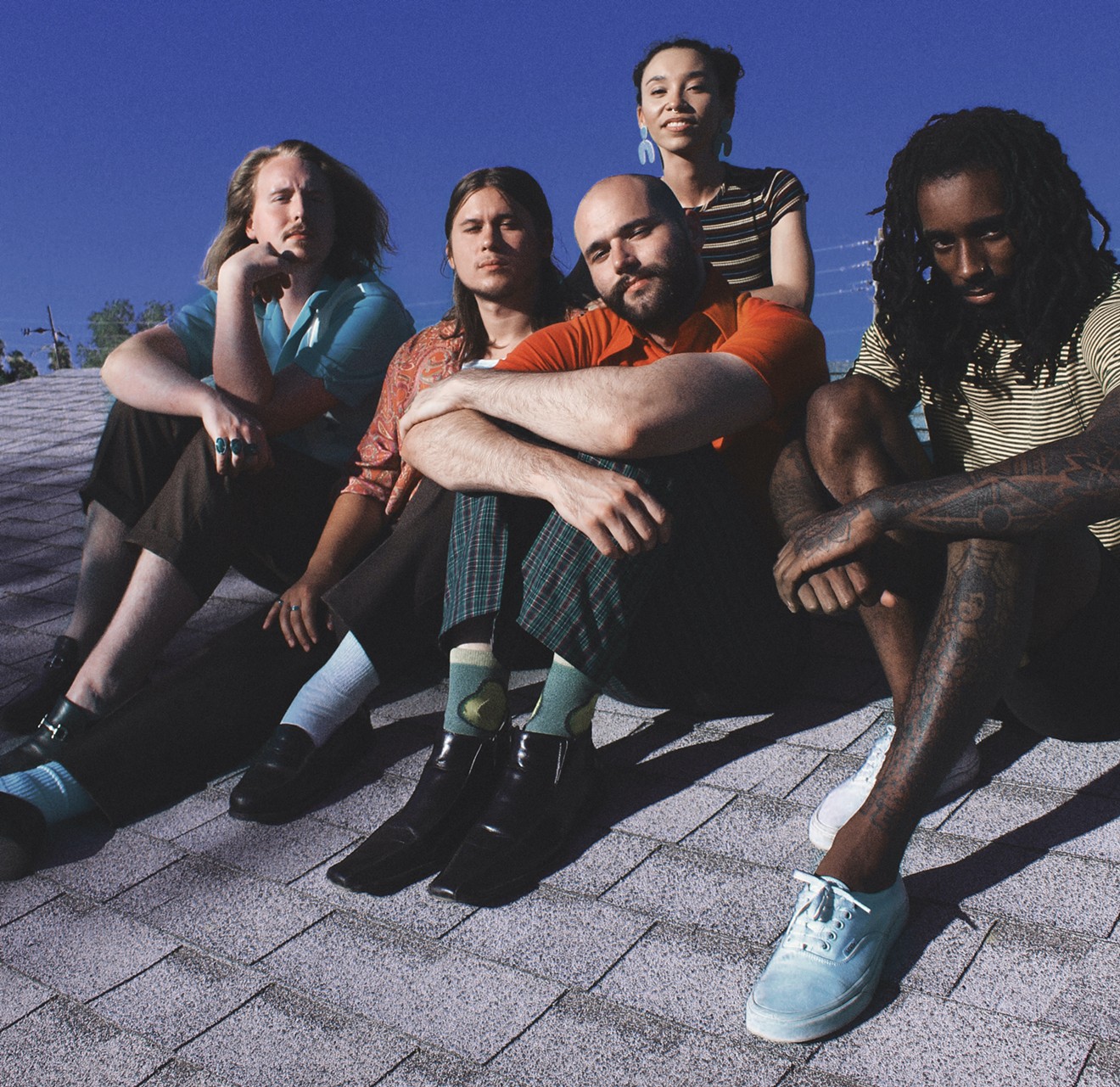 Pariah Pete (second from left) poses alongside his band The Mercuries (from left): Gus Campbell, Jacob Unterreiner, Carly Bates and Malik Nelson.