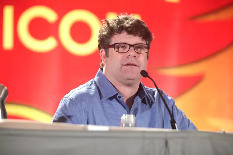 Image: Sean Astin speaks during Phoenix Comicon (now Phoenix Fan Fusion) in 2016.