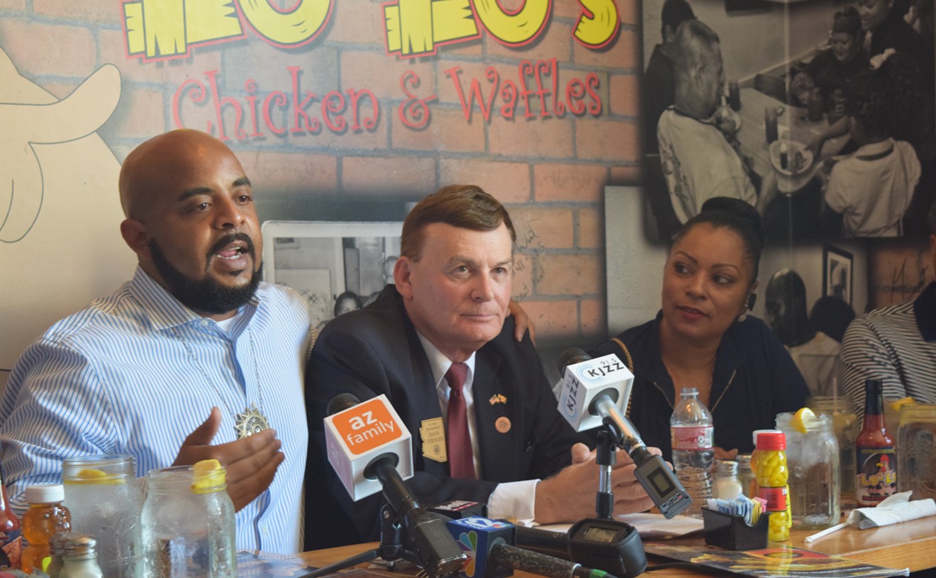 Stringer 'Chickens' Out on Giving Real Apology at Lo-Lo's