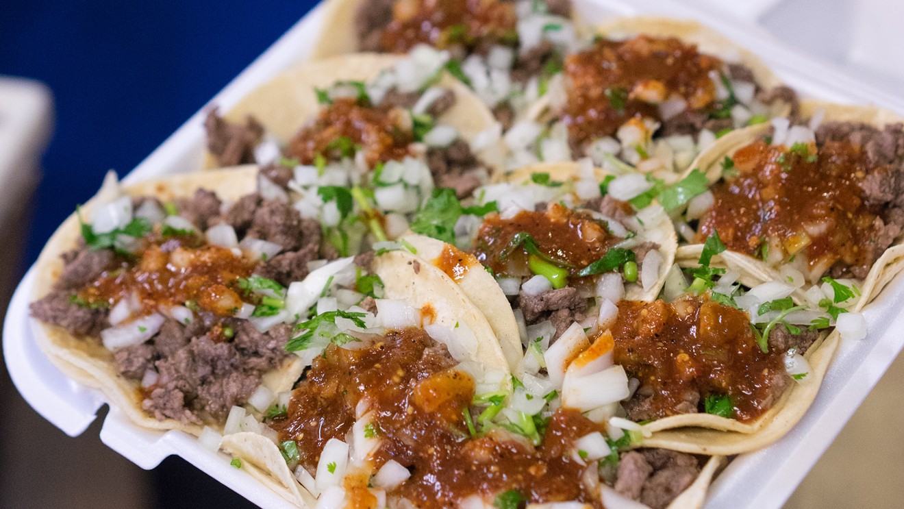 Carne asada tacos are ordered at Tacos Jalisco by the dozen — or very close to it.