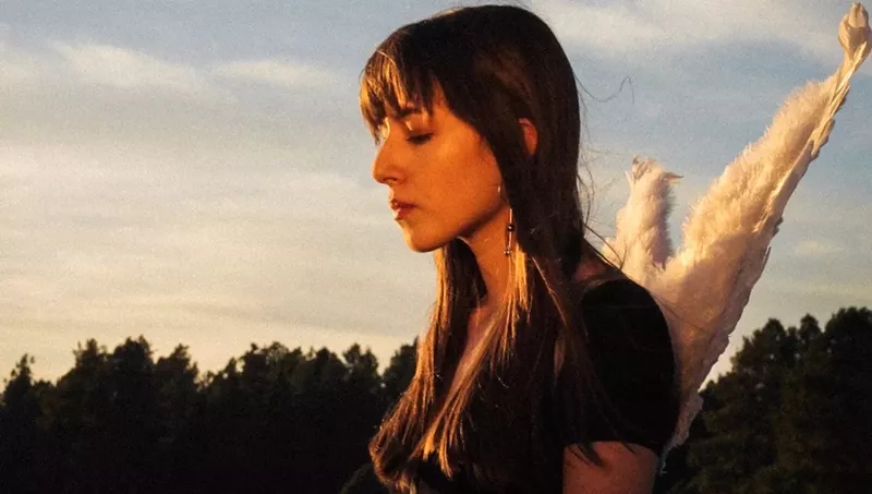 Image: Singer Veronica Everheart unveils a catchy new pop-rock ballad.