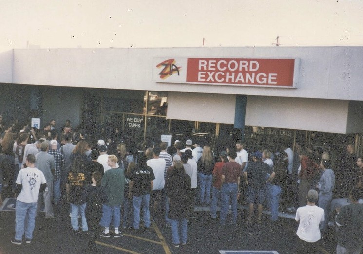 A crowd outside of the now-closed Zia Records at Seventh Avenue and Indian School Road. - ZIA RECORDS
