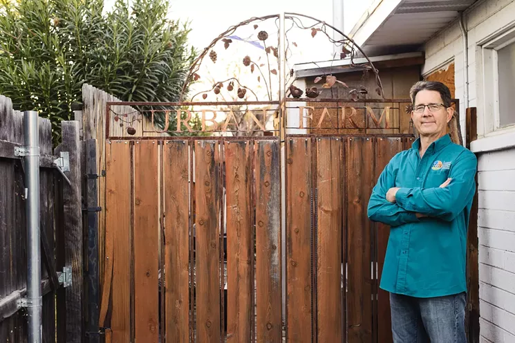 Greg Peterson interviews local, national, and international guests about gardening, food, the environment, and more. - THE URBAN FARM PODCAST