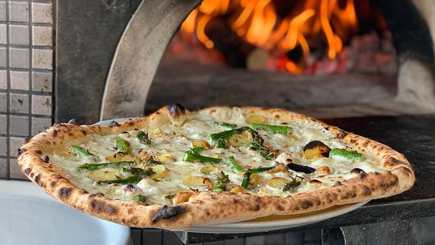 Wood-fired pizza perfection at Pizzicletta.  - DISCOVER FLAGSTAFF