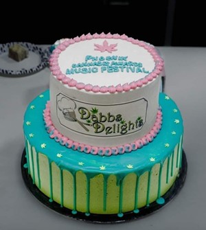 The musicians linked up backstage to eat some “kid-friendly” cake made by Dabbs Delights. - DABBS DELIGHTS