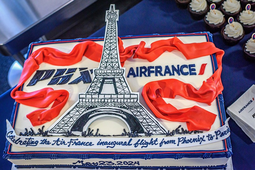A cake with a depiction of the Eiffel Tower on it