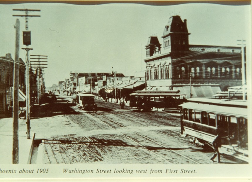 an old photos of streetcars on a phoenix street in 1905