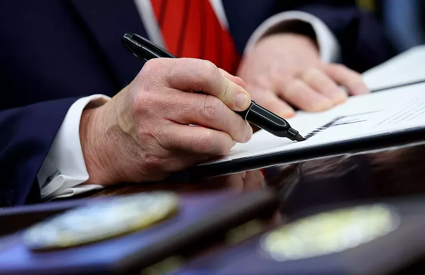 donald trump's hand holding a black sharpie